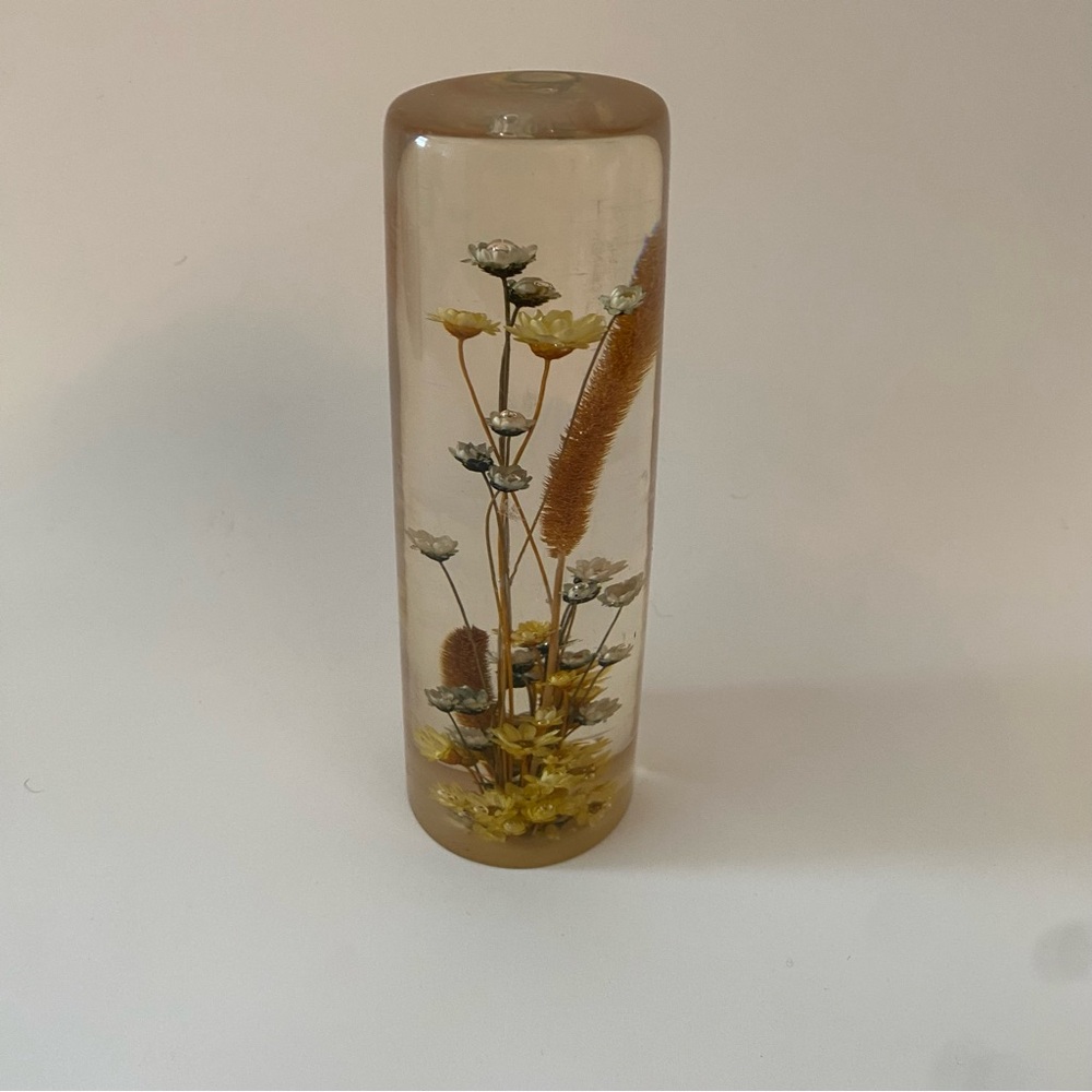 Vintage Lucite Daisyglas Tower Paperweight